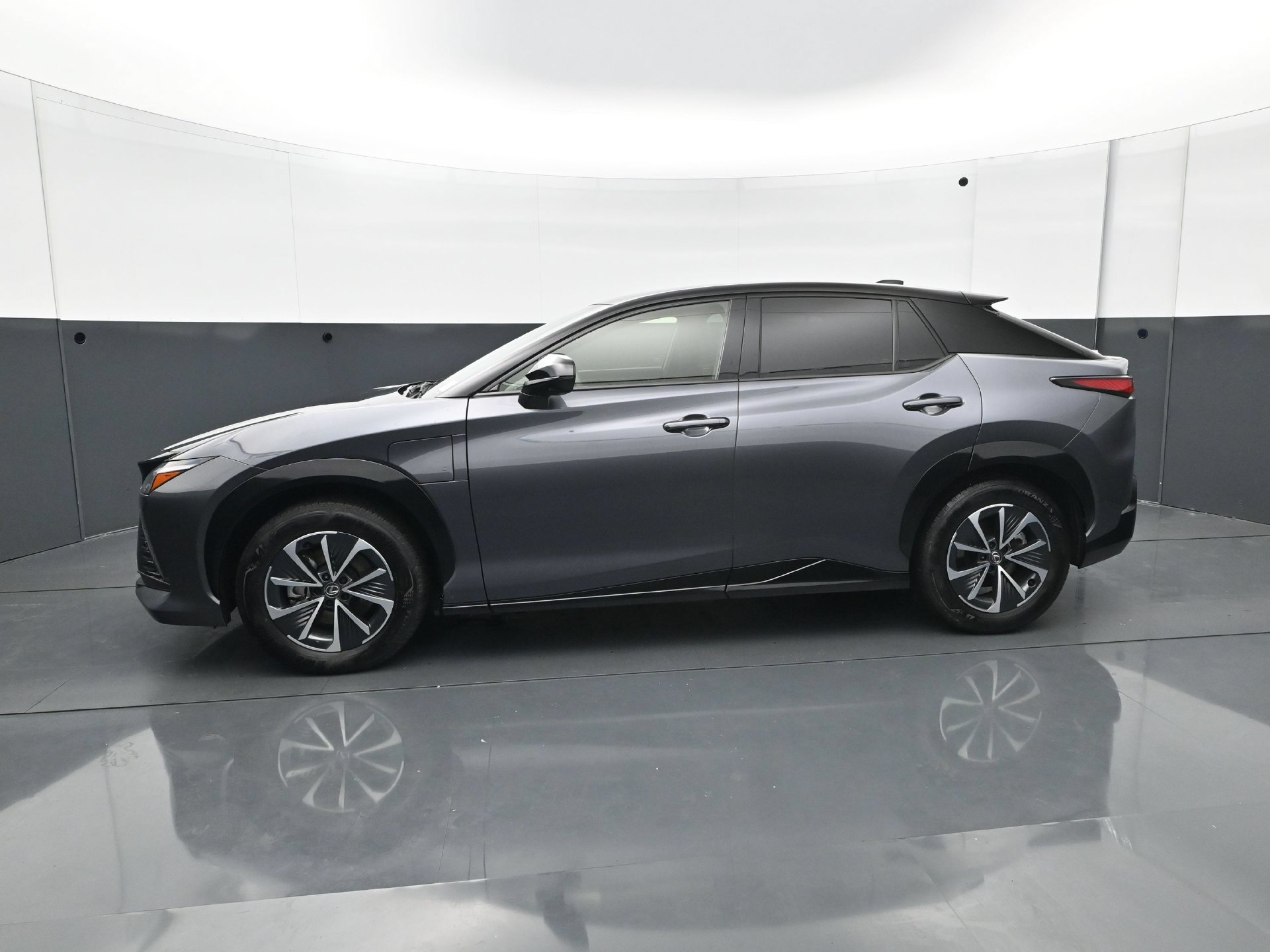 Used 2025 Lexus RZ 300e w/ Accessory Package (2T) FWD image 3