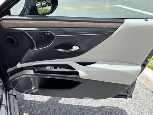 Used 2024 Lexus ES 300h Ultra Luxury w/ Accessory Package (Z2) FWD image 43