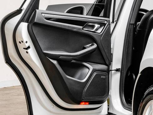 Used 2017 Porsche Macan S image 41