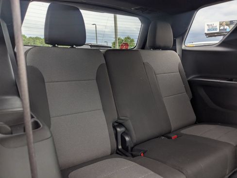 Used 2023 Chevrolet Traverse LT FWD image 26