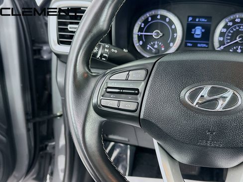 Used 2022 Hyundai Venue SEL w/ Cargo Package FWD image 15