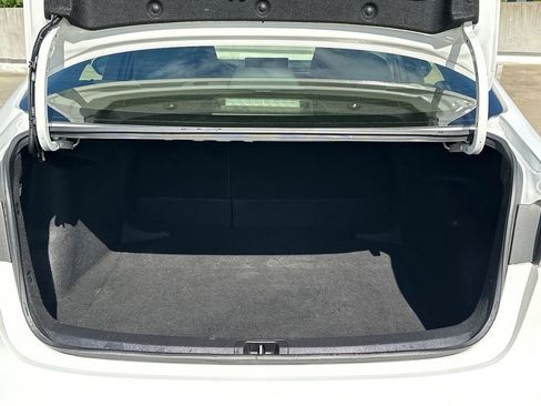 Used 2021 Toyota Corolla LE FWD image 6