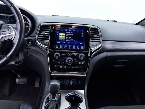Used 2019 Jeep Grand Cherokee Altitude RWD image 6