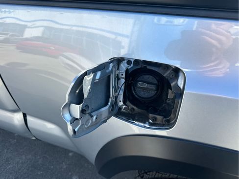 Used 2022 Toyota Tacoma SR image 18