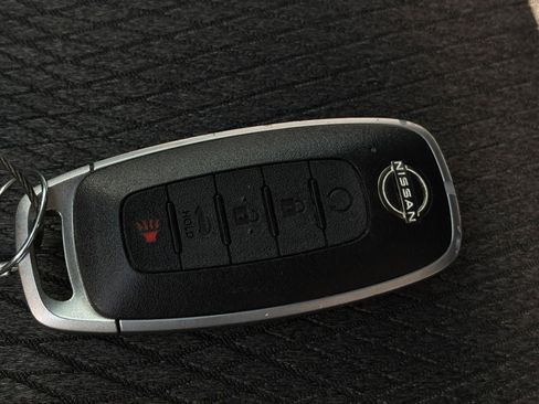 Used 2025 Nissan Rogue SV image 30