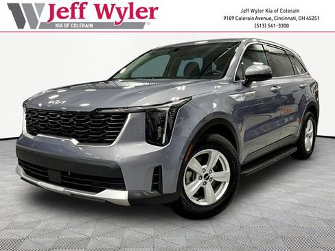 Certified 2025 Kia Sorento LX FWD image 1