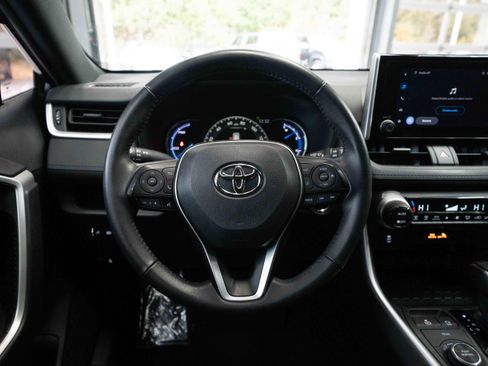 Used 2023 Toyota RAV4 SE image 21