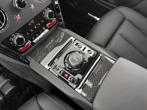New 2026 Rolls-Royce Cullinan Black Badge image 20