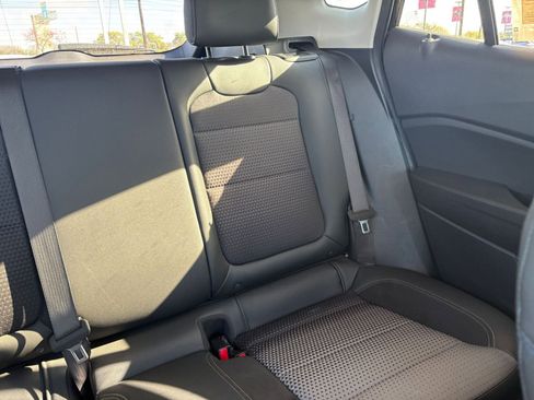 Used 2025 Chevrolet Trax LT image 36