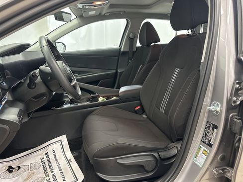 Used 2025 Hyundai Elantra SEL image 10