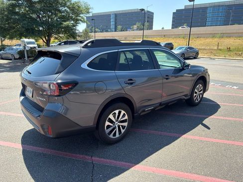 Used 2022 Subaru Outback Premium AWD/4WD image 3