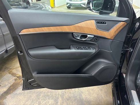 Certified 2025 Volvo XC90 B5 Plus w/ Protection Package Premier image 11