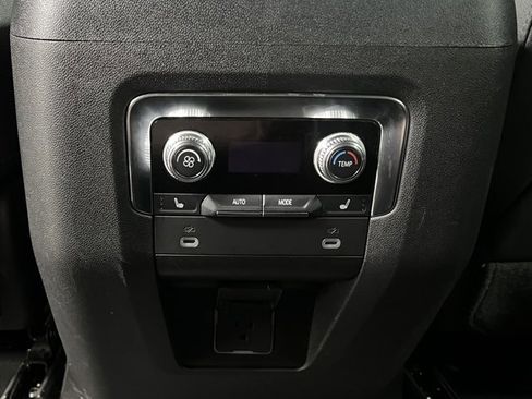 Used 2024 GMC Yukon XL AT4 image 45