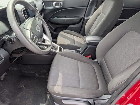 Certified 2024 Hyundai Venue SE FWD image 12