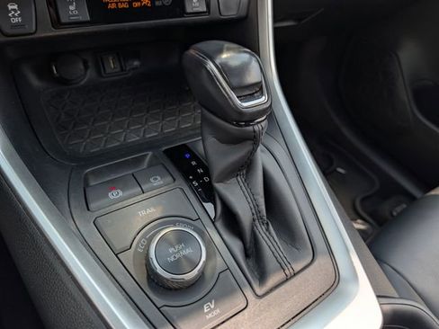 Used 2021 Toyota RAV4 XLE Premium AWD/4WD image 21