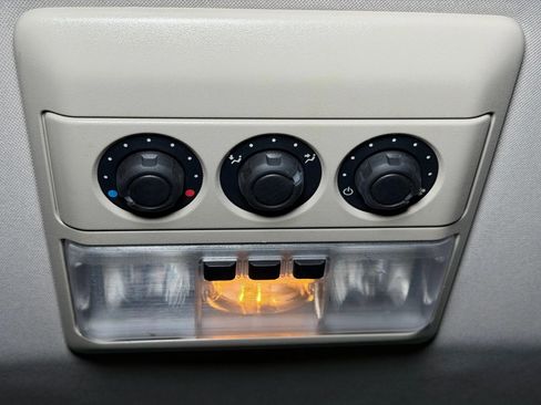 Used 2016 Land Rover LR4 HSE image 18