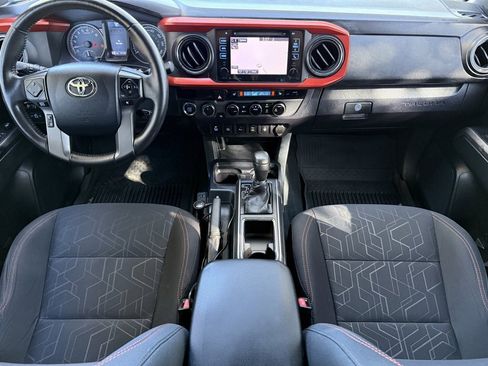 Used 2016 Toyota Tacoma TRD Sport image 10