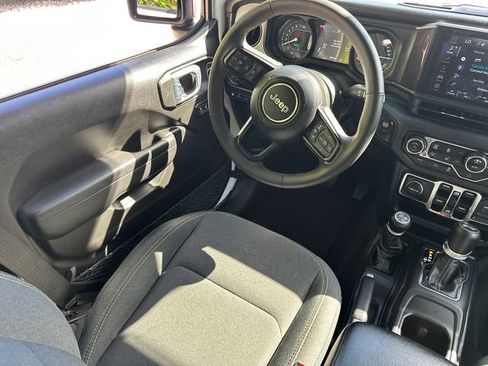 Used 2024 Jeep Wrangler Unlimited w/ Convenience Group AWD/4WD image 17