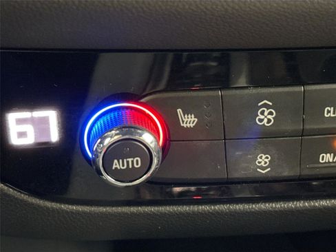 Used 2024 Buick Enclave Essence FWD image 7
