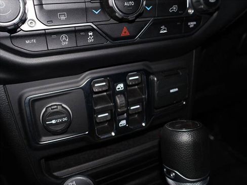 Used 2021 Jeep Wrangler Unlimited Sahara w/ Uconnect 4C Nav & Sound Group image 11