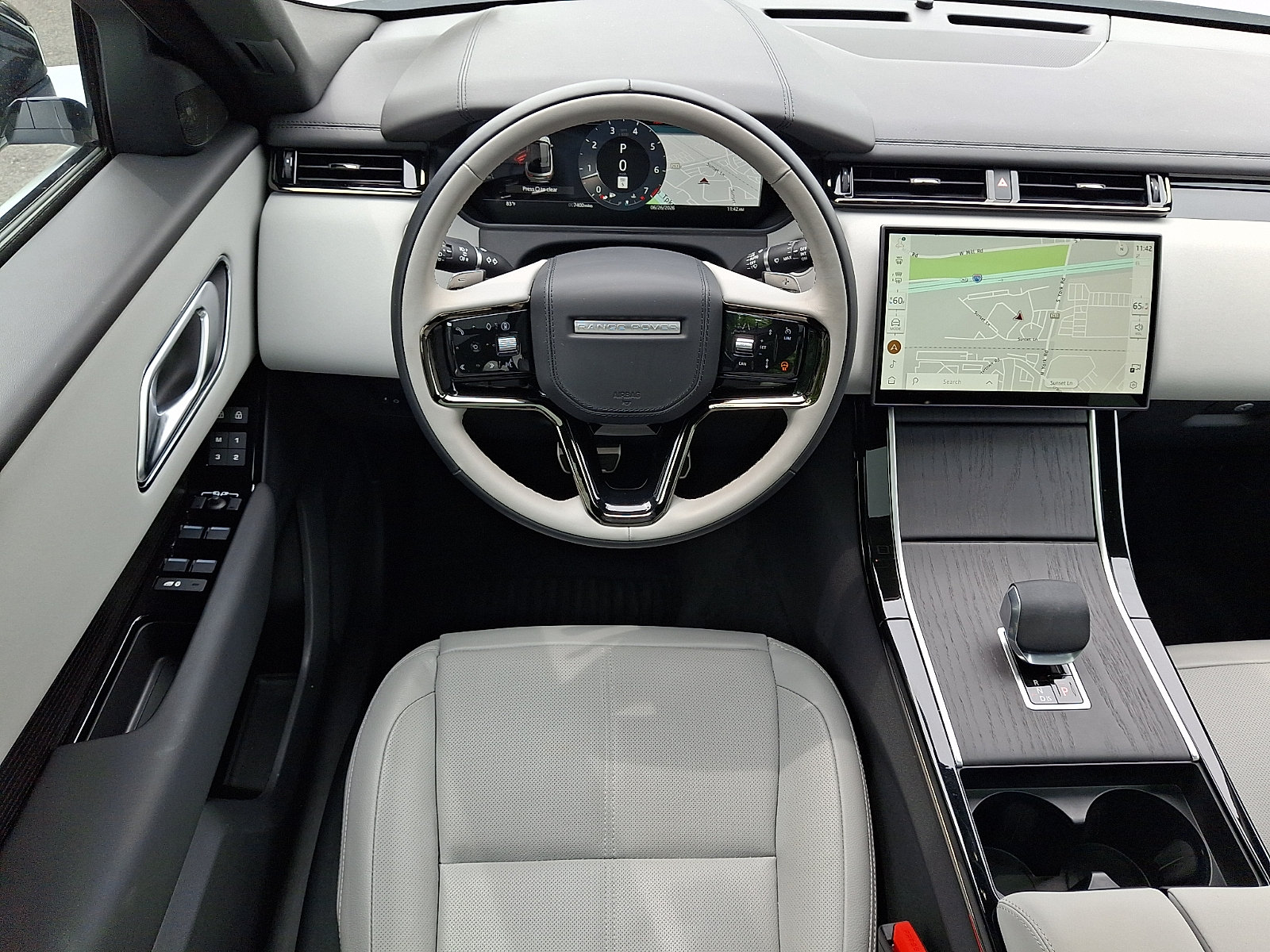 Used 2026 Land Rover Range Rover Velar Dynamic SE AWD/4WD image 4