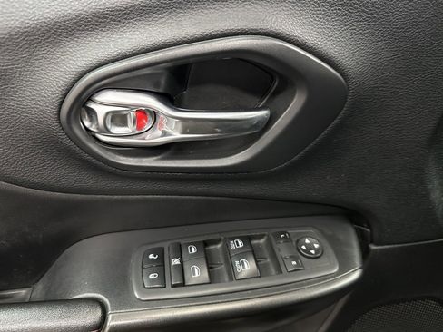 Used 2020 Jeep Cherokee Trailhawk w/ Comfort/Convenience Group image 20