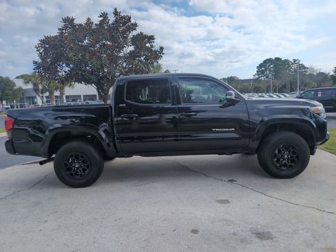 Certified 2022 Toyota Tacoma SR5 image 11