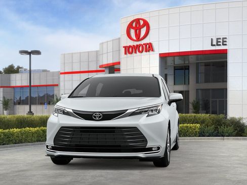 New 2026 Toyota Sienna Limited AWD/4WD image 18