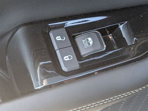 Used 2022 Jeep Grand Cherokee Overland w/ Luxury Tech Group IV image 30