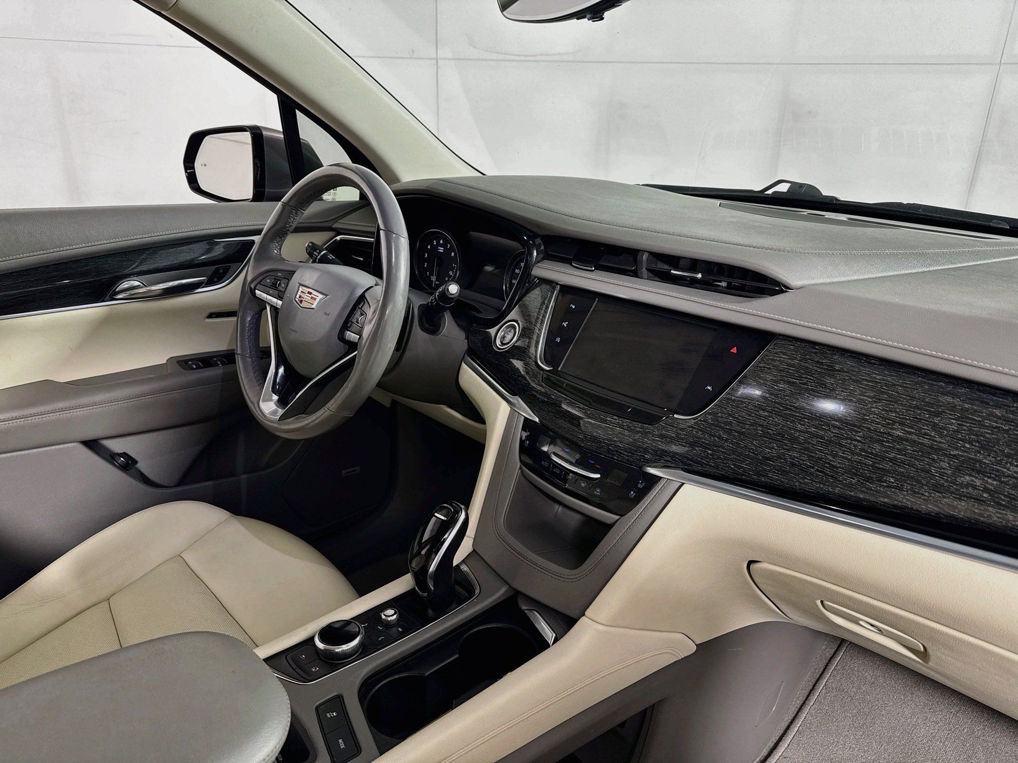 Used 2021 Cadillac XT6 Premium Luxury AWD/4WD image 28