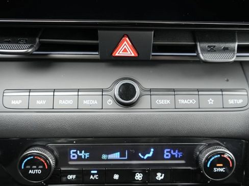 Used 2025 Hyundai Elantra SEL image 35