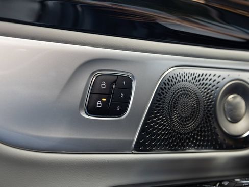 Used 2025 Lincoln Nautilus Reserve AWD/4WD image 19