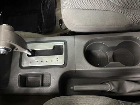 Used 2018 Nissan Frontier SV AWD/4WD image 11