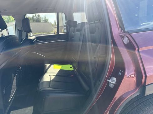 Used 2022 Jeep Grand Cherokee Limited AWD/4WD image 12