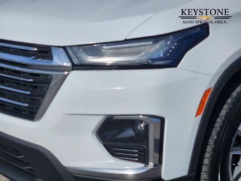 Used 2023 Chevrolet Traverse LT image 10