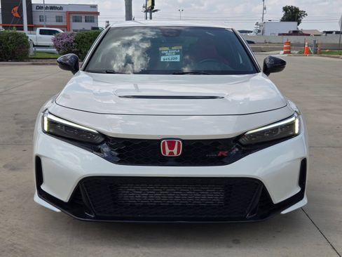 Used 2024 Honda Civic Type R image 2