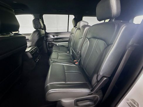 Used 2023 Jeep Wagoneer L Series II AWD/4WD image 23