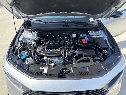 Used 2025 Honda Accord SE image 32
