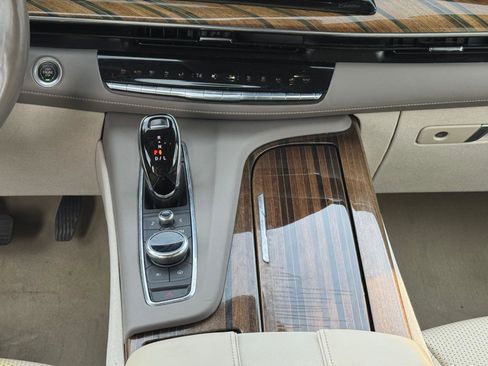 Used 2022 Cadillac Escalade Premium Luxury Platinum image 18