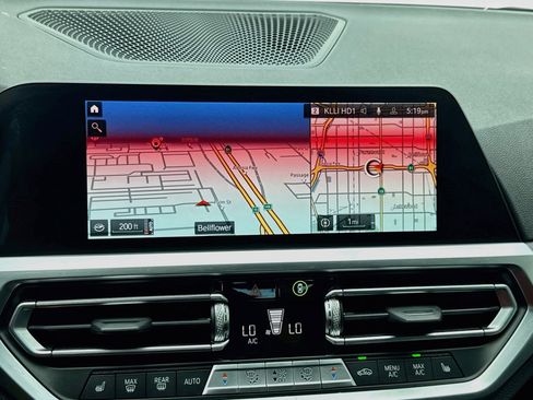 Used 2022 BMW 430i Coupe w/ M Sport Package RWD image 9