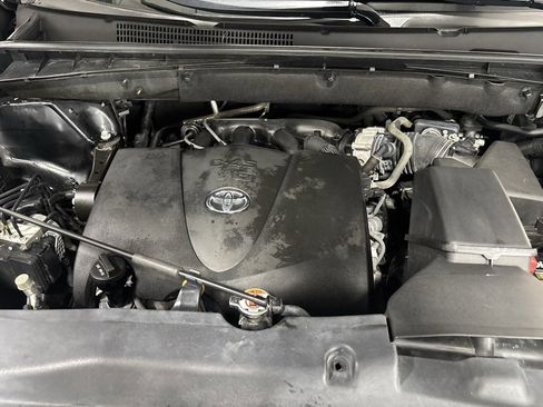 Used 2019 Toyota Highlander XLE image 7