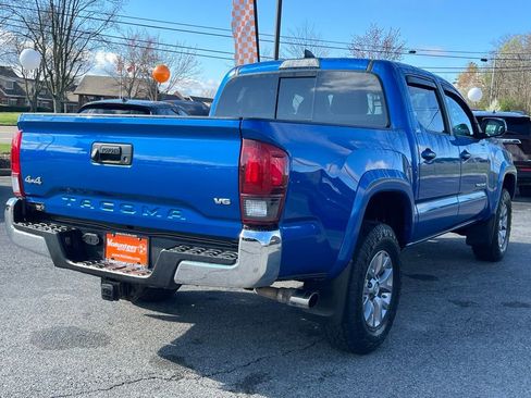 Used 2018 Toyota Tacoma SR5 image 8