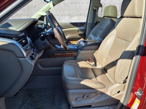 Used 2019 Chevrolet Suburban Premier image 4