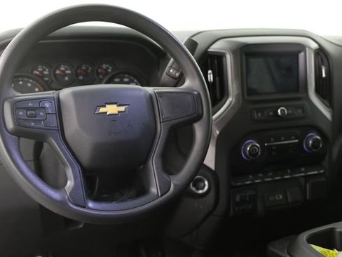 Used 2025 Chevrolet Silverado 2500 Custom w/ Custom Value Package image 5
