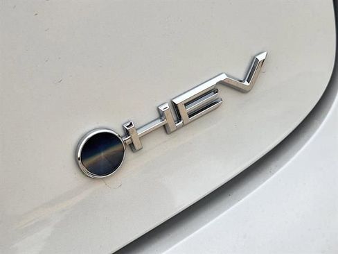 New 2026 Toyota Prius LE image 8