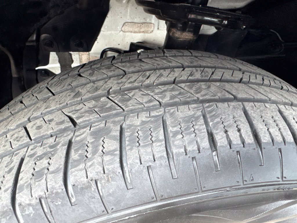 Used 2025 Nissan Rogue SV AWD/4WD image 3