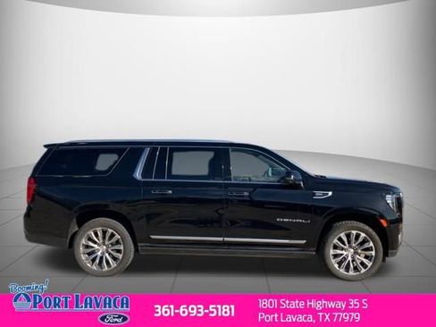 Used 2022 GMC Yukon XL Denali w/ Denali Premium Package AWD/4WD image 8