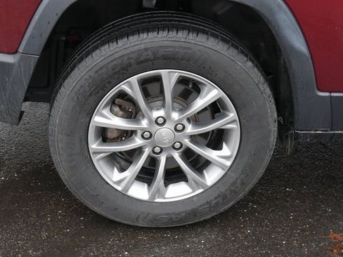 Used 2019 Jeep Cherokee Latitude Plus w/ Cold Weather Group image 11