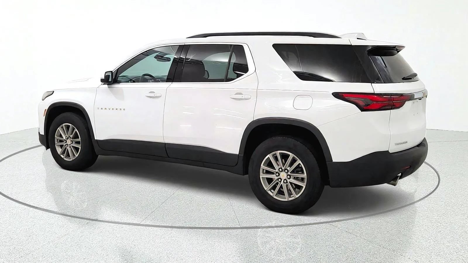 Used 2023 Chevrolet Traverse LT FWD image 6