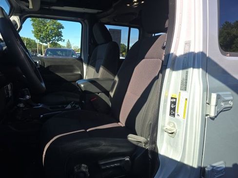 Used 2023 Jeep Wrangler Unlimited w/ Sun & Screen Package image 9
